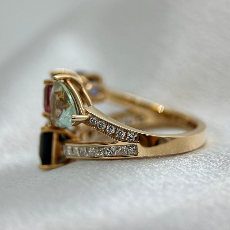 18K Cocktailring med turmaliner, tanzanit och diamanter – Emerald & Co