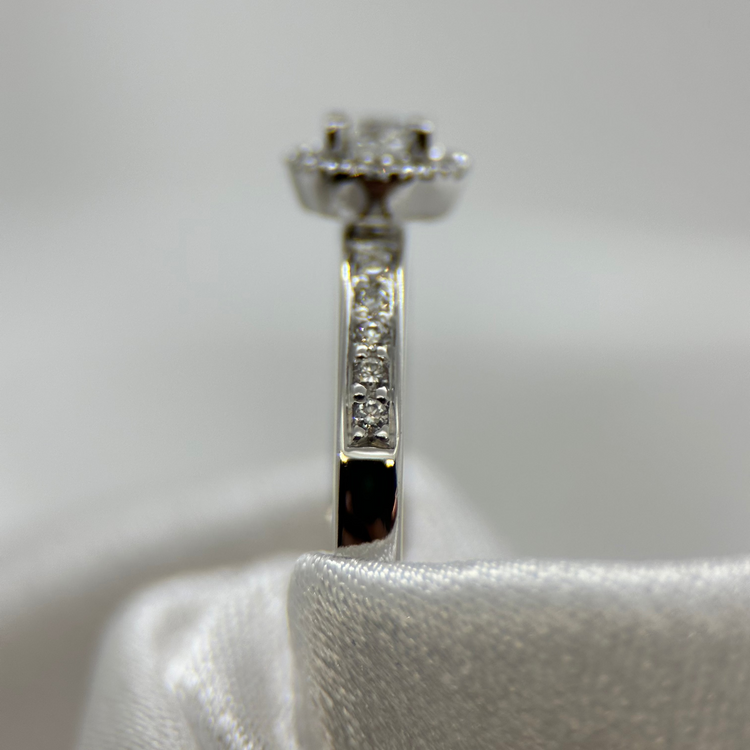 18K Halo-diamantring från Schalins