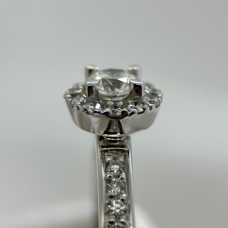 18K Halo-diamantring från Schalins
