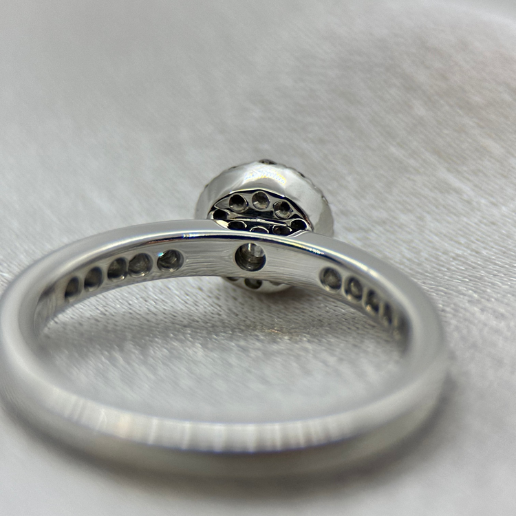 18K Halo-diamantring från Schalins