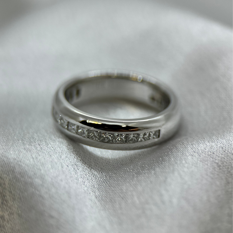 18K Vigselring med Prinsesslipade diamanter 0,40 ct