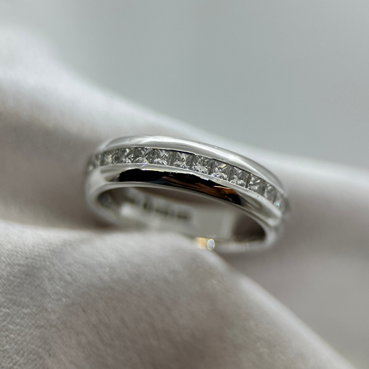 18K Vigselring med Prinsesslipade diamanter 0,40 ct