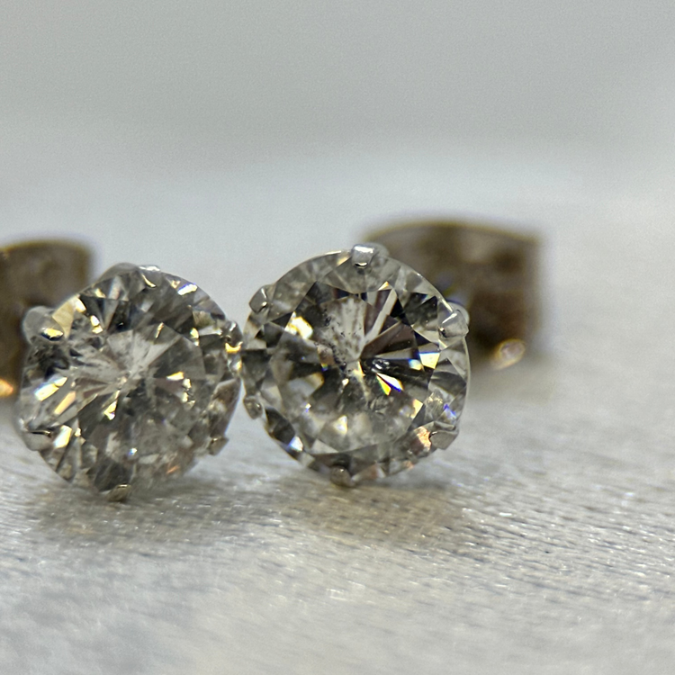 18K Diamantörhängen 1.09ct med Certifikat