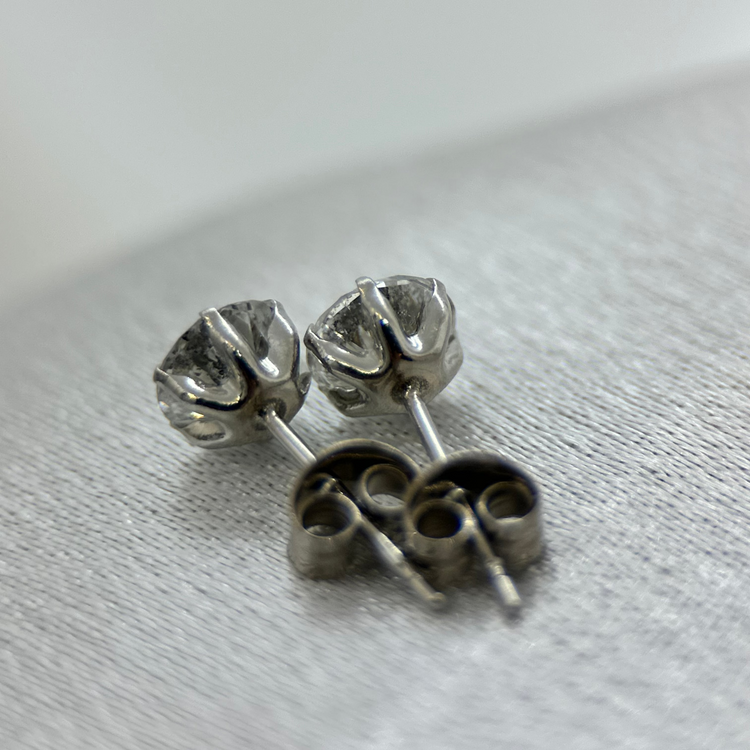 18K Diamantörhängen 1.09ct med Certifikat