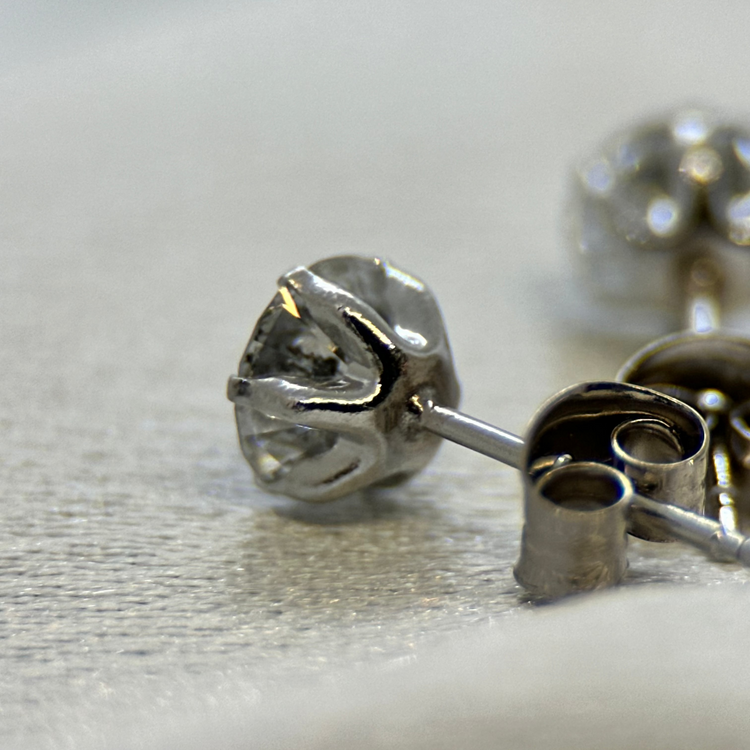 18K Diamantörhängen 1.09ct med Certifikat