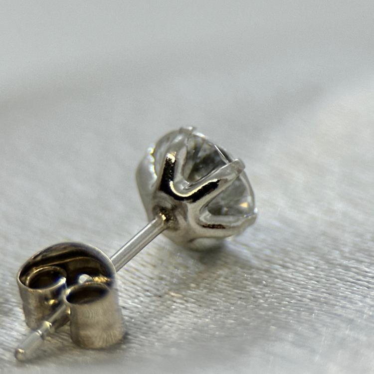 18K Diamantörhängen 1.09ct med Certifikat