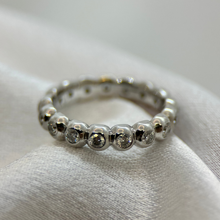 18K Alliansring med diamanter 0,85 ct