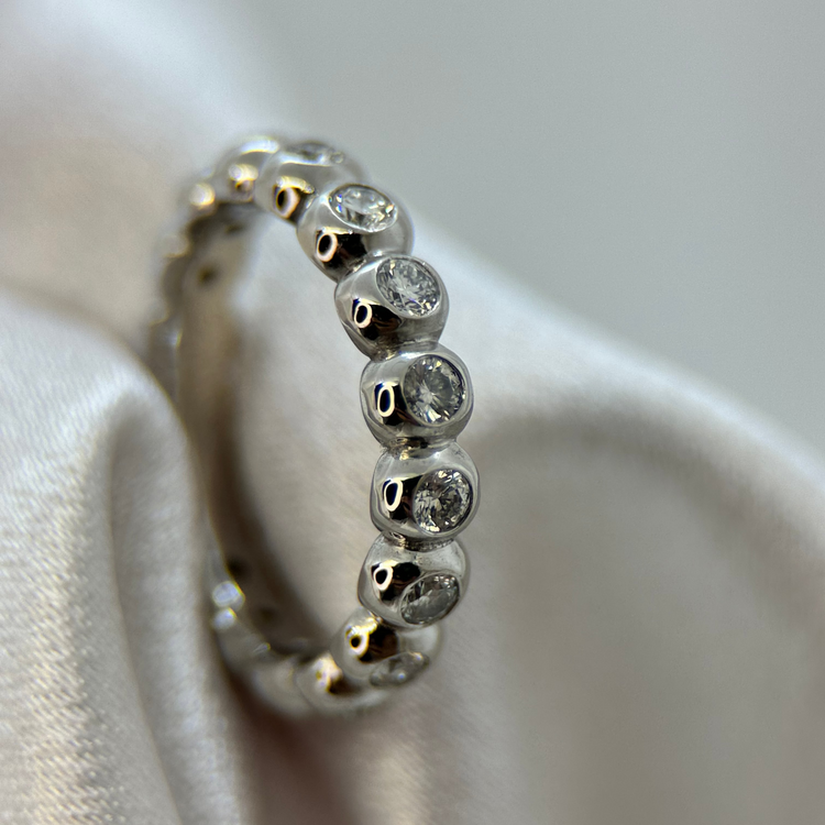 18K Alliansring med diamanter 0,85 ct