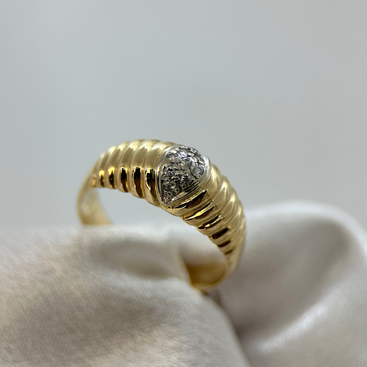 18K Diamond-Set V-Motif Gold Ring