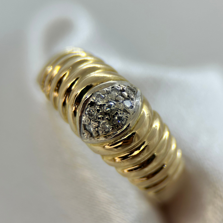18K Diamond-Set V-Motif Gold Ring