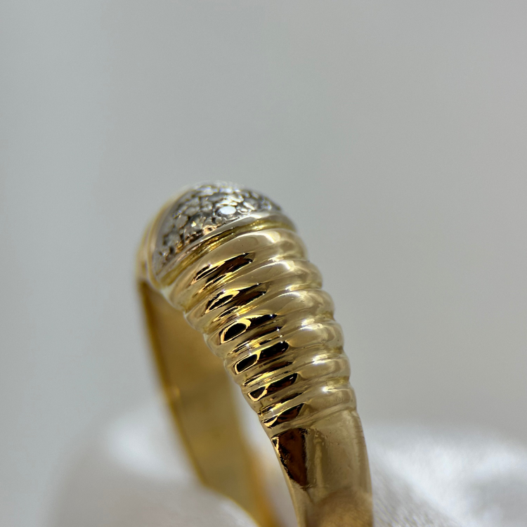 18K Diamond-Set V-Motif Gold Ring