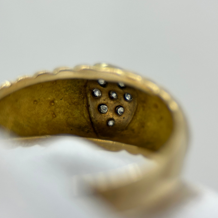 18K Diamond-Set V-Motif Gold Ring