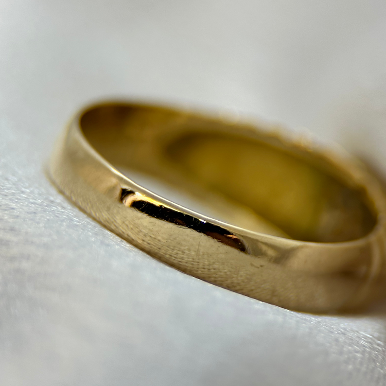 18K Diamond-Set V-Motif Gold Ring