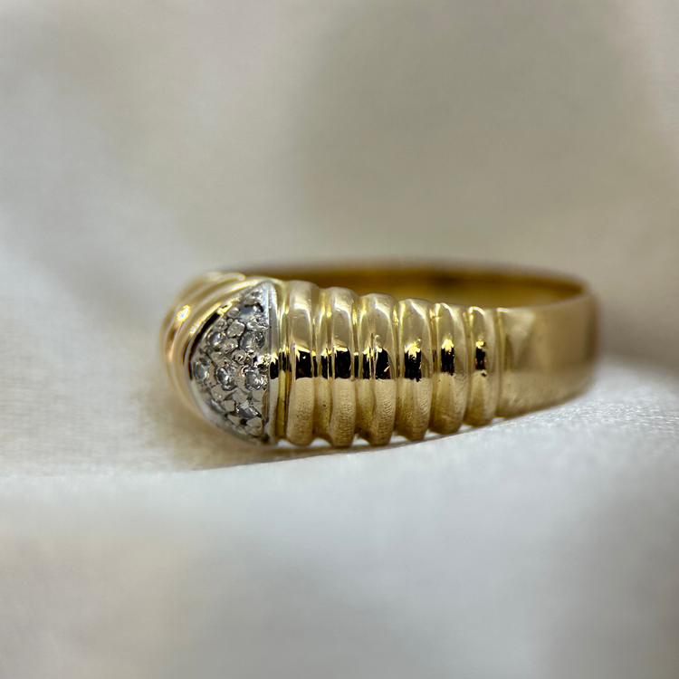 18K Diamond-Set V-Motif Gold Ring