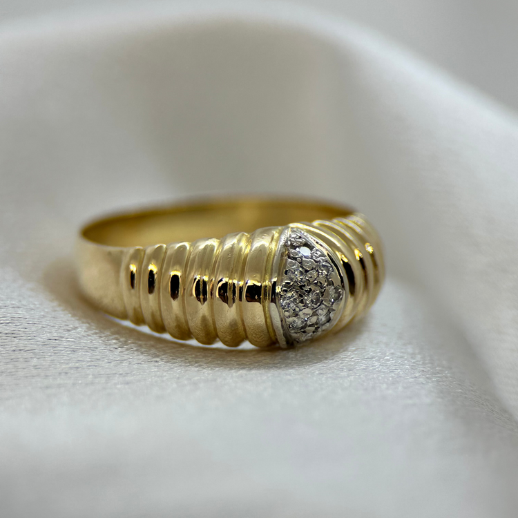 18K Diamond-Set V-Motif Gold Ring