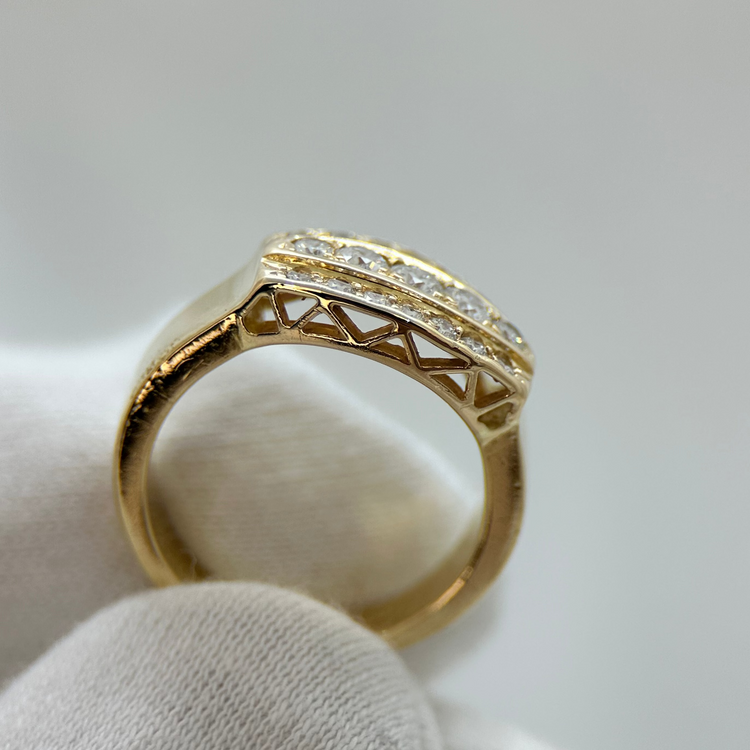 18K Diamantring navetteformad, 0.80ct