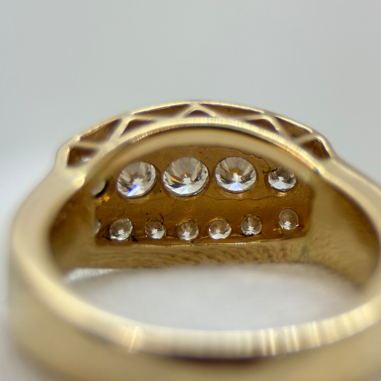 18K Diamantring navetteformad, 0.80ct