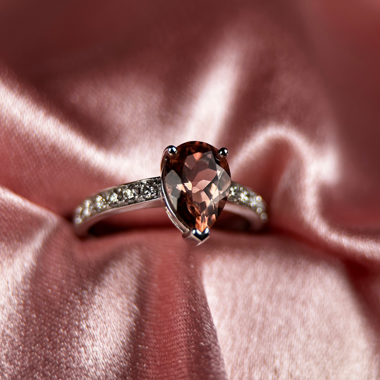 14K Rosa Turmalin och Diamantring