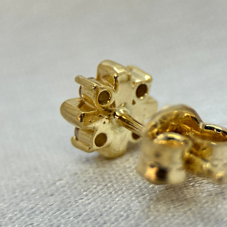 18K Diamantörhängen i Korsdesign - 0,12ct