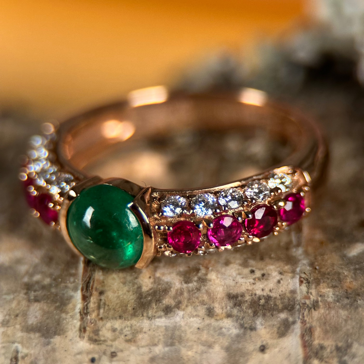 14K Roséguld Tsavorit Cabochon-Ring med Rubin och Diamanter