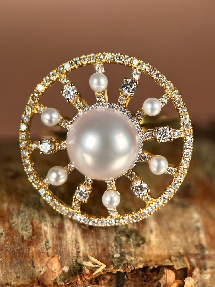 Ring i 18K Guld med Akoyapärla och Diamanter