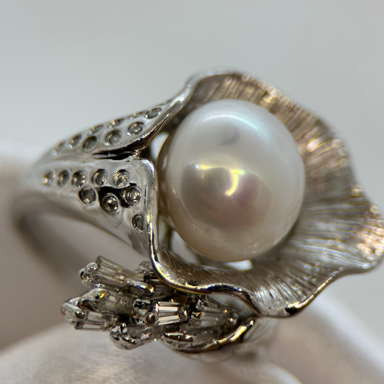 18K Ring med odlade pärlor och diamanter