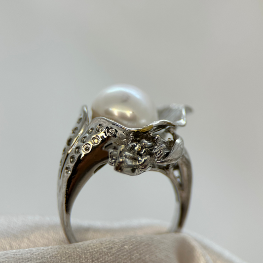 18K Ring med odlade pärlor och diamanter