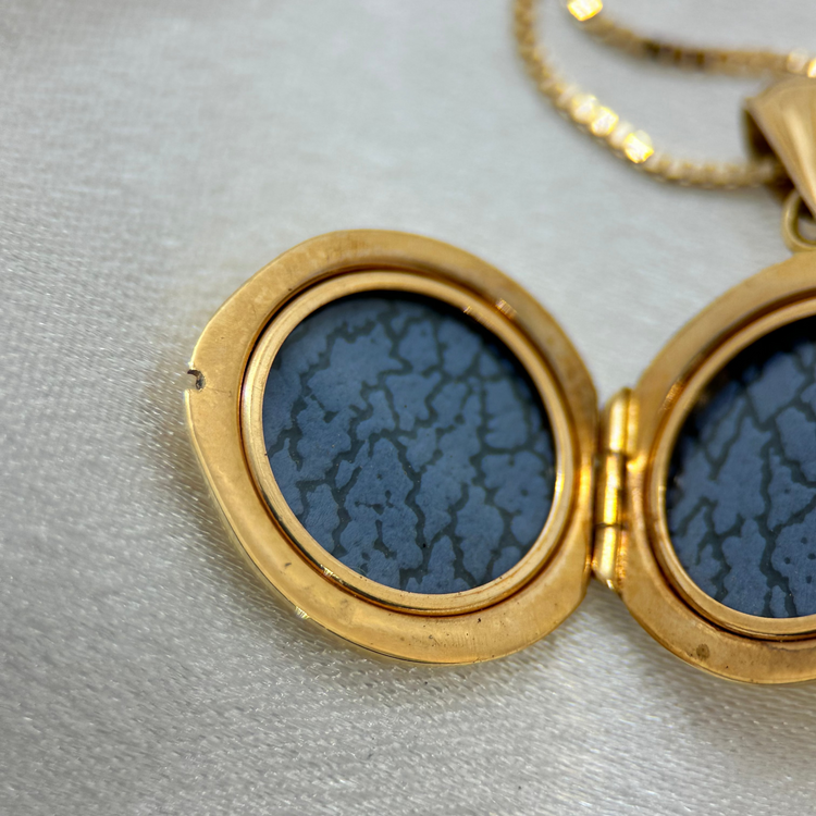 18K Medaljong med fröpärla - 4,1g