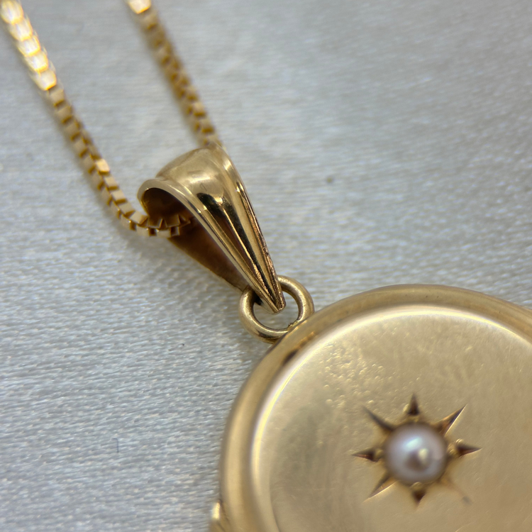 18K Medaljong med fröpärla - 4,1g