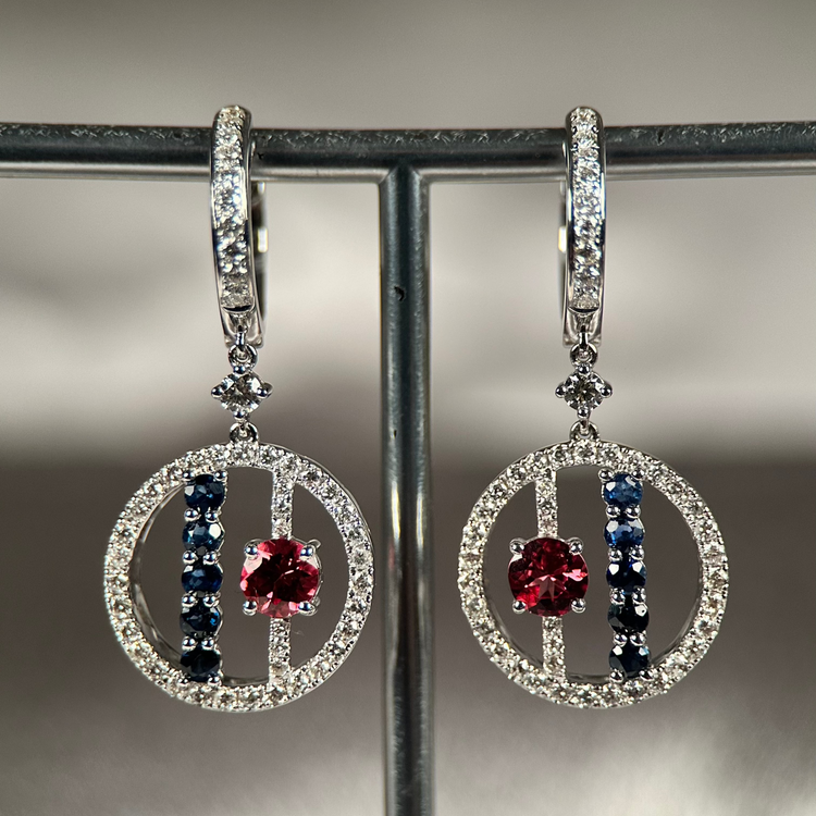 18K Spinell & Safirörhängen med Diamanter