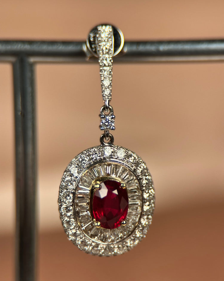 18K Obehandlade Rubin & Diamant Halo Drophängen