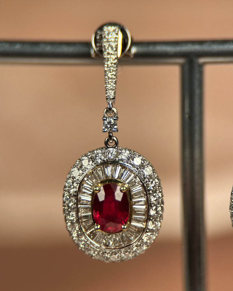 18K Obehandlade Rubin & Diamant Halo Drophängen