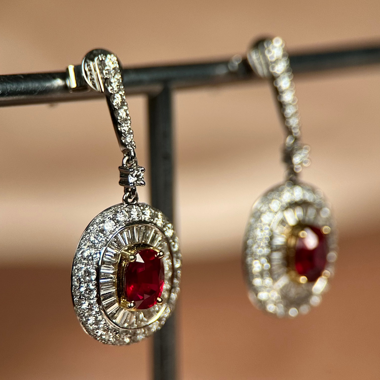 18K Obehandlade Rubin & Diamant Halo Drophängen