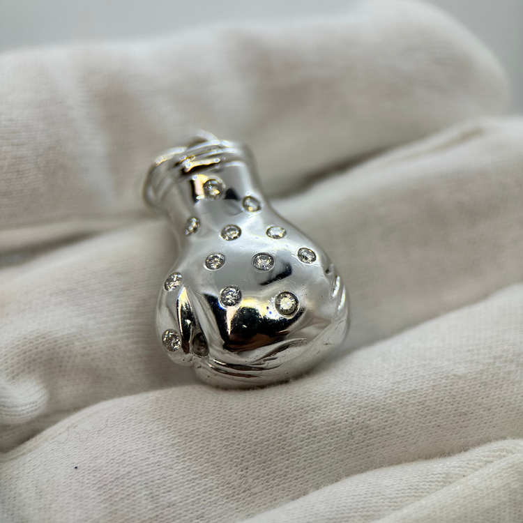 18K Diamantboxningshandske Hänge