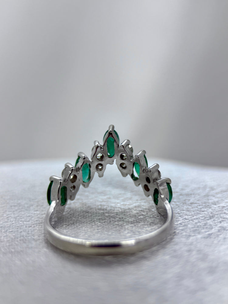 18K Emerald and Diamond Ring – 0.30 ct Diamonds, Size 56