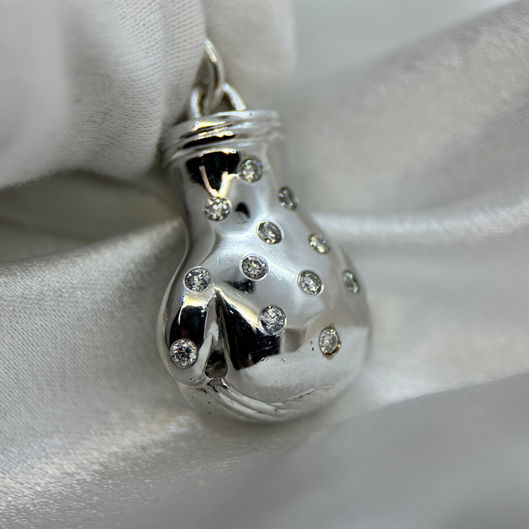 18K Diamantboxningshandske Hänge