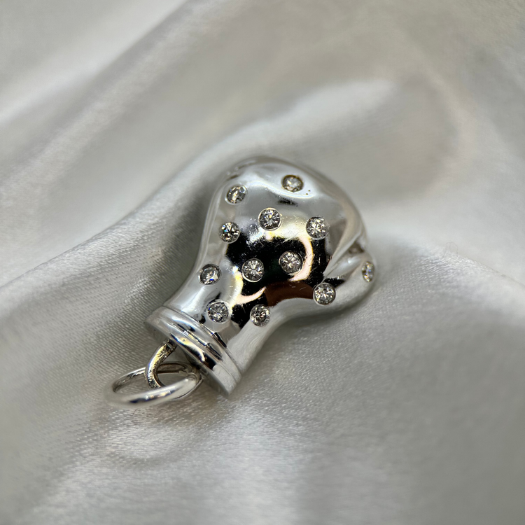 18K Diamantboxningshandske Hänge