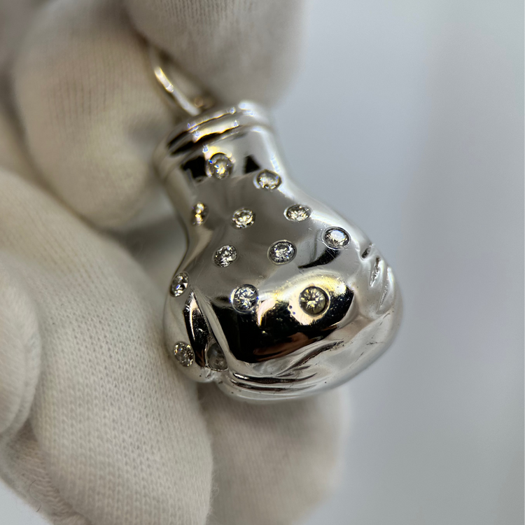 18K Diamantboxningshandske Hänge