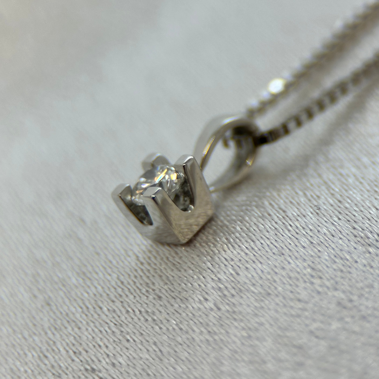 18K Diamond Pendant, 0.15ct