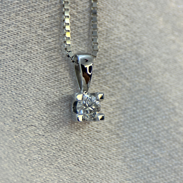 18K Diamond Pendant, 0.15ct