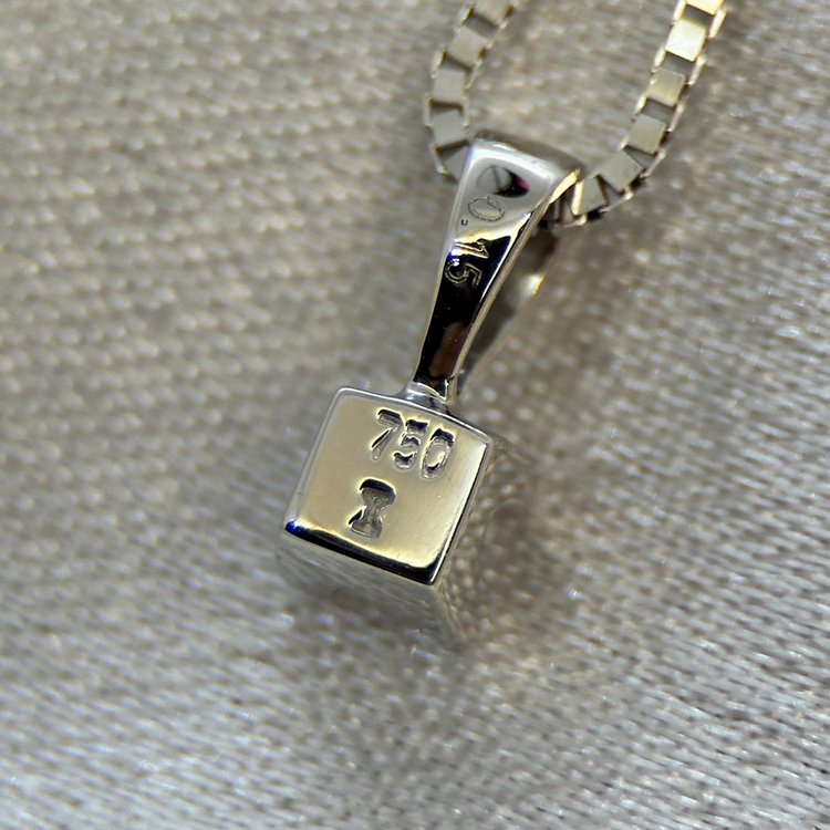 18K Diamond Pendant, 0.15ct