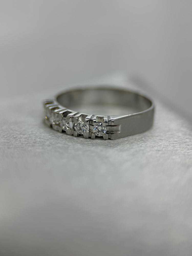 18K Five-Stone Diamond Ring – 0.30 ct, Size 57.5