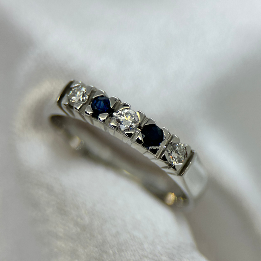 18K Safir och diamantring - 0.15ct
