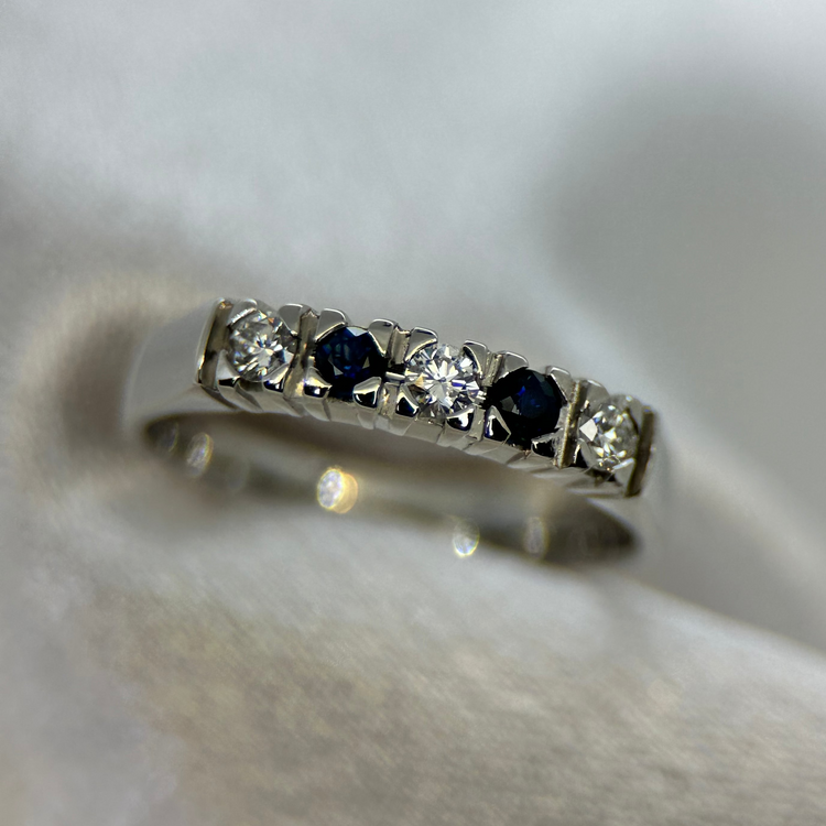 18K Safir och diamantring - 0.15ct