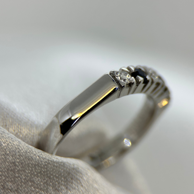 18K Safir och diamantring - 0.15ct