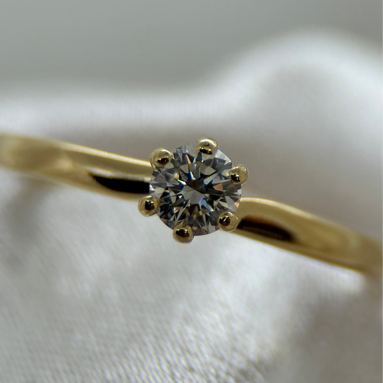 18K Enstens diamantring, 0.20ct