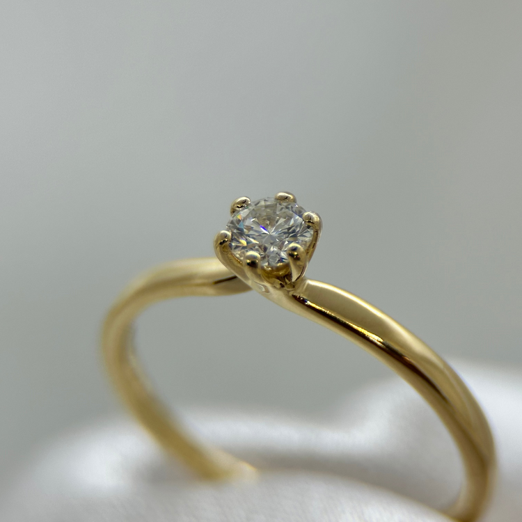 18K Enstens diamantring, 0.20ct