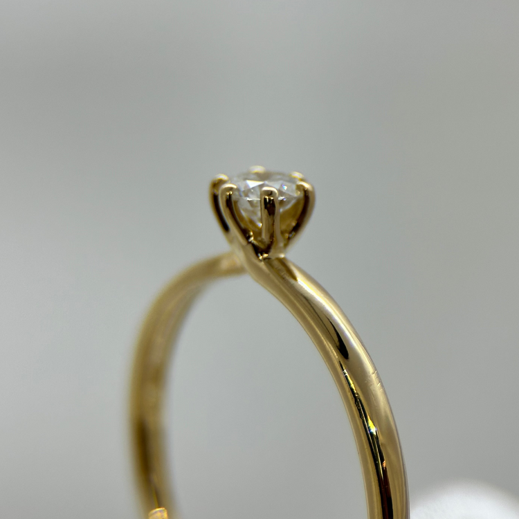 18K Enstens diamantring, 0.20ct