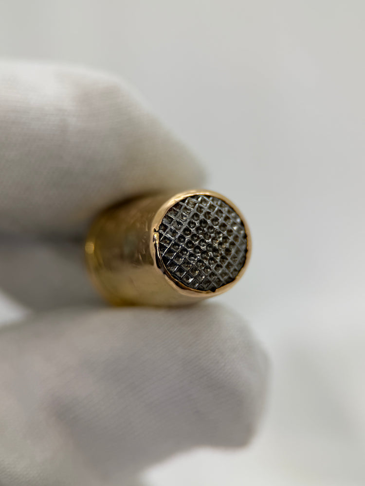 18K Fingerborg i guld – graverad, 1879