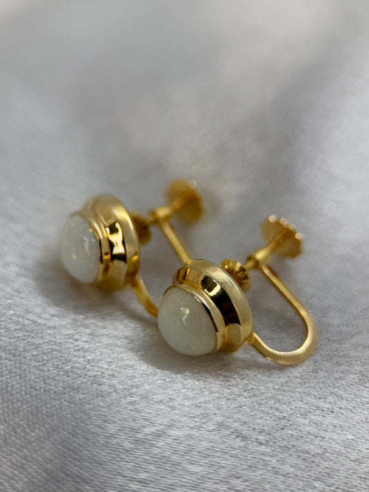 18K Opалörhängen – Vita opaler med färgspel, 1 cm